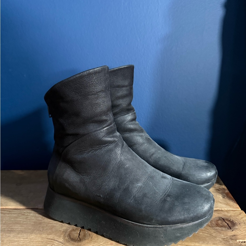 Lofina Black Women's Ankle Boots - Picture 2 of 6